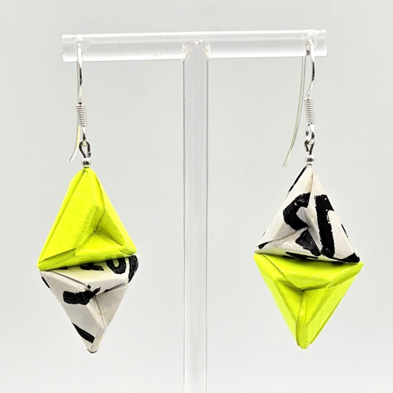 origami-ohrringe-stardust-neongelb-scharzweiss-statement1